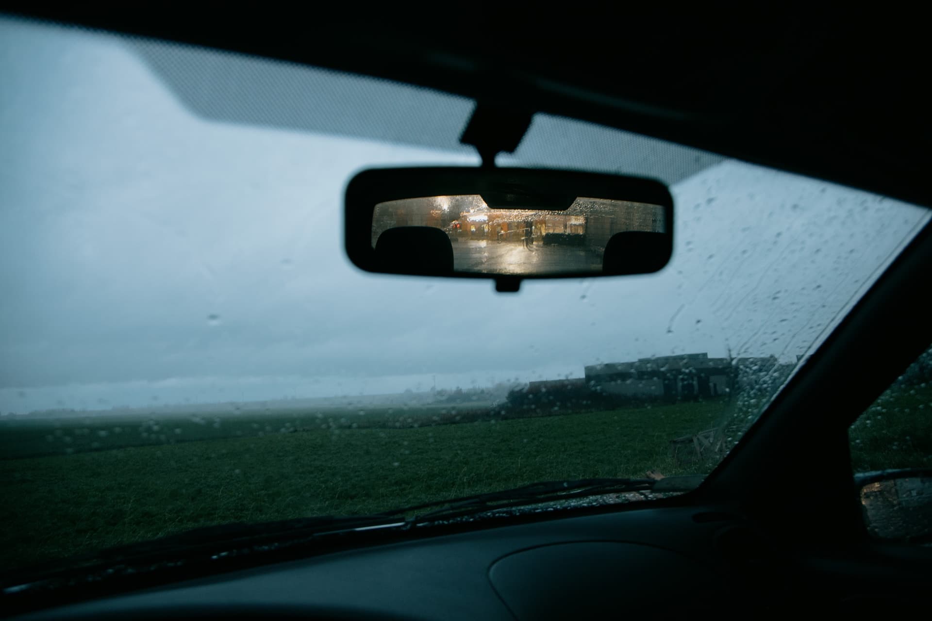 Navigating urban chaos of Consett: The critical role of rear view mirrors in urban traffic. Signs that indicate the need for rearview mirror replacement