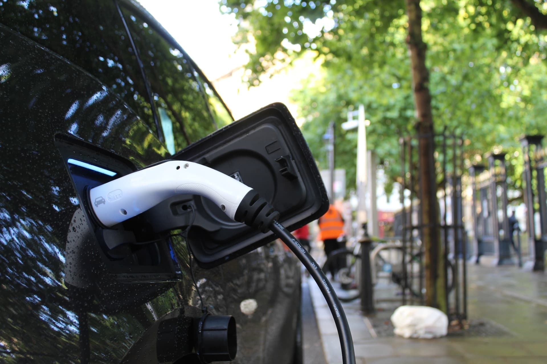 5 Pros of Owning an Electric Car