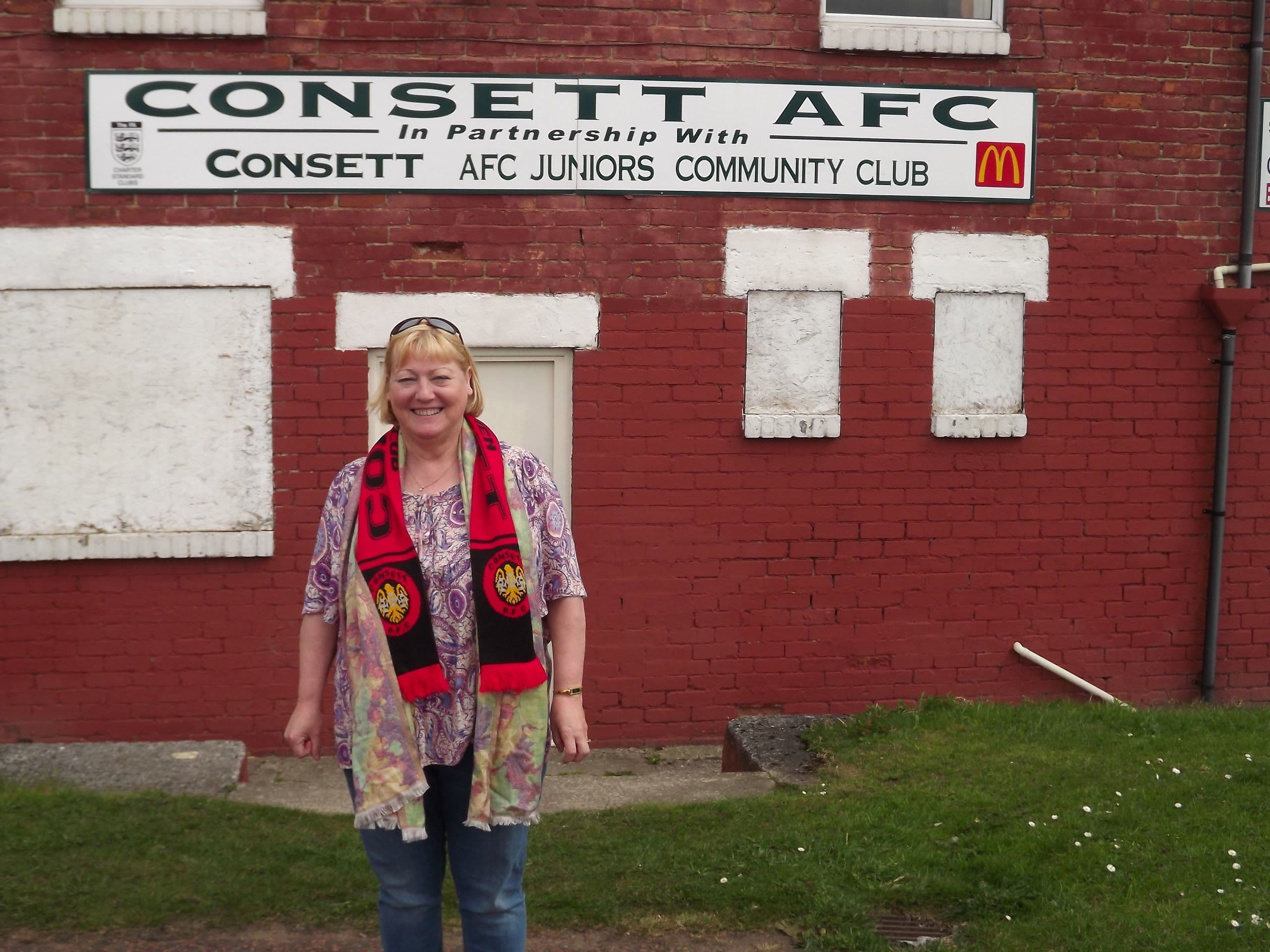 Pat Glass Visits Consett AFC