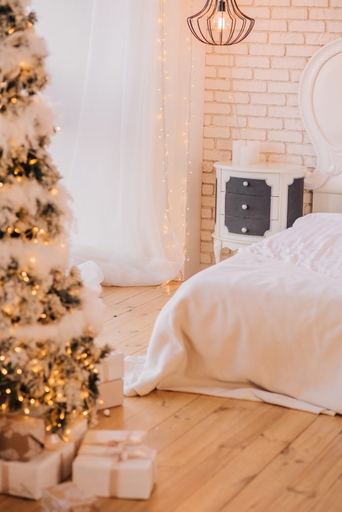 Cosy & Festive: Transform Your Bedroom into a Christmas Haven 