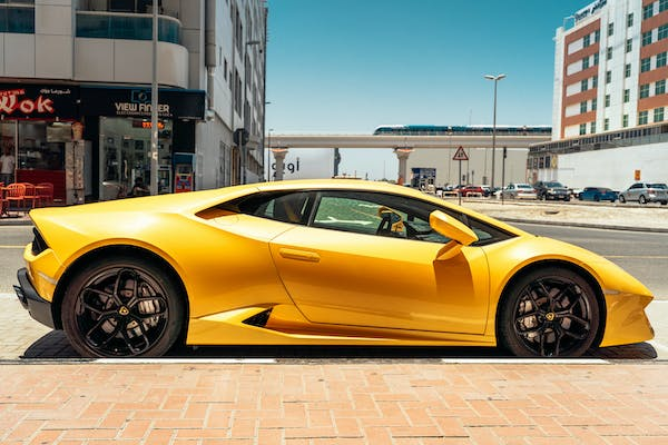 Exploring Dubai in Style: Luxury Car Rentals for Every Occasion