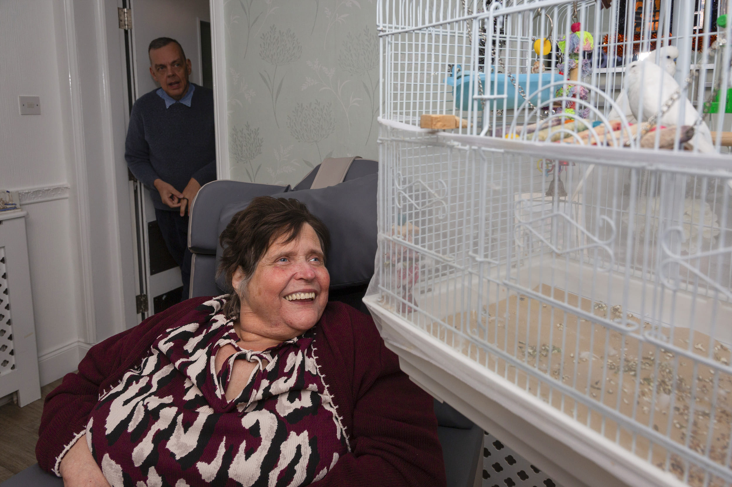 A moment of happiness as a resident shares time with a much-loved pet, highlighting the warmth, companionship, and personalised care at Grizedale.
📸 By George Ledger – Consett in Focus